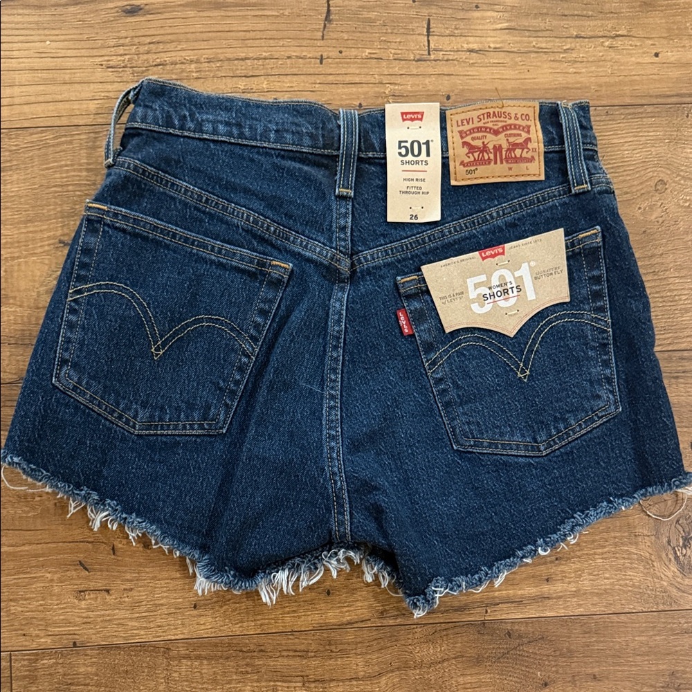 Levi's 501 Shorts - Picture 2 of 2